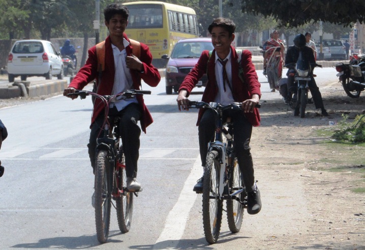 students on cycle