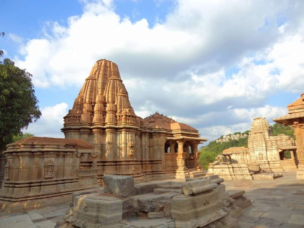 tourist places near udaipur bus stand