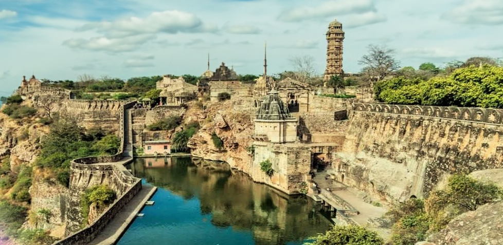 tourist places near udaipur bus stand