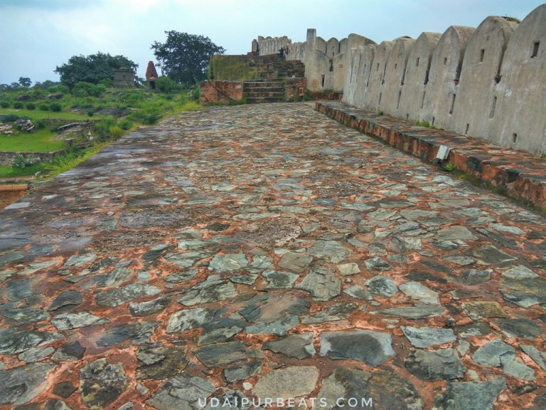 kumbhalgarh wall width